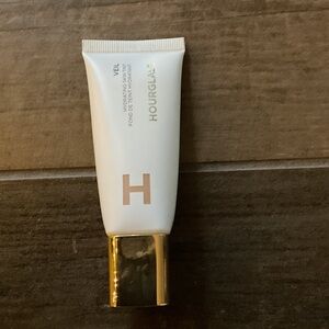 Hourglass VEIL Hydrating Skin Tint